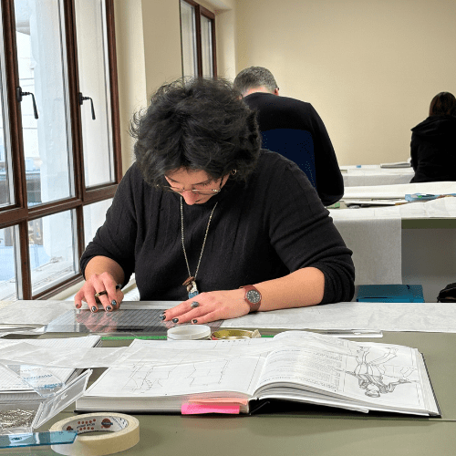 Studentessa Di Modellistica E Sartoria All'istituto Di Moda Burgo